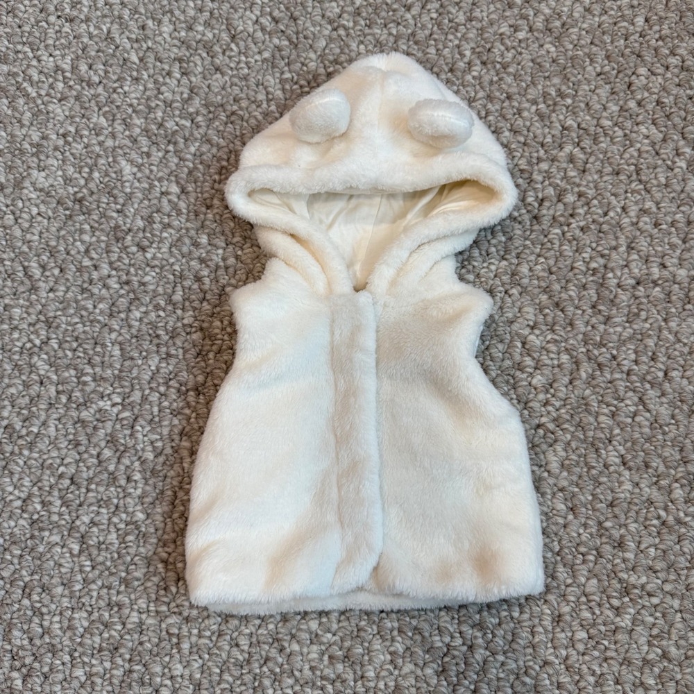 Carter's Size Newborn NB Ivory Faux Fur Bear Hooded Vest Sleeveless Jacket Baby‎